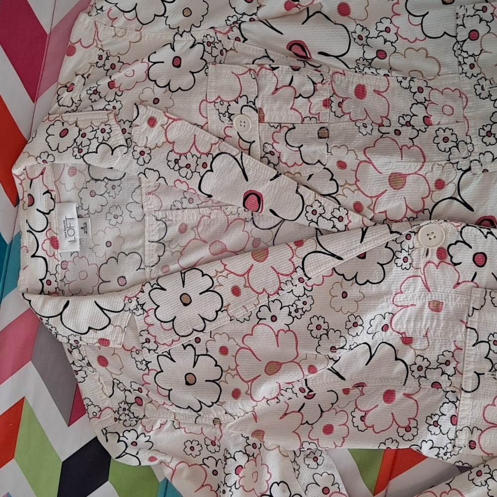 ANN TAYLOR..LOFT..short jacket..size  8..flowered
